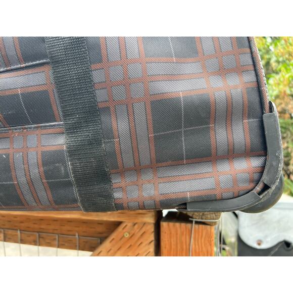 Athalon 29" Hybrid Half Luggage/Half Duffel plaid rolling suitcase traveling bag - Picture 9 of 14